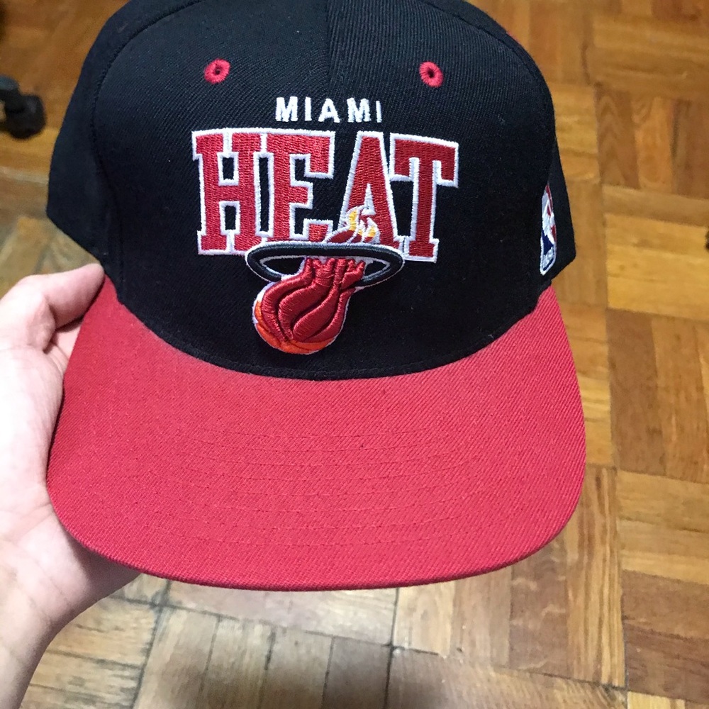 MIAMI HEAT MITCHELL AND NESS SNAPBACK